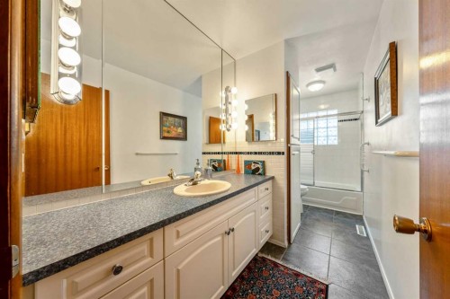 3316 24 Street Nw, Calgary, AB - Indoor Photo Showing Bathroom