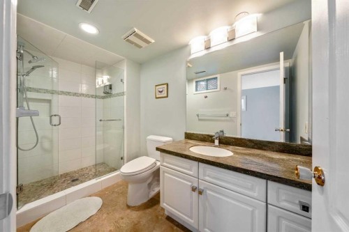 3316 24 Street Nw, Calgary, AB - Indoor Photo Showing Bathroom