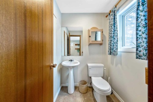 3316 24 Street Nw, Calgary, AB - Indoor Photo Showing Bathroom