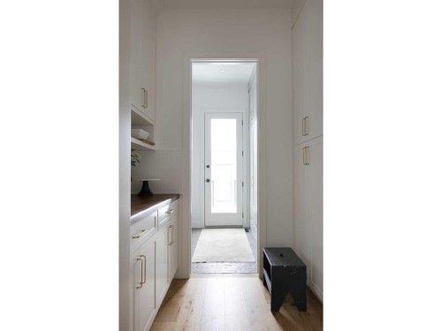 2028 41 Avenue Sw, Calgary, AB - Indoor