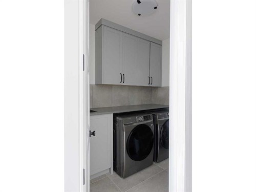 2028 41 Avenue Sw, Calgary, AB - Indoor Photo Showing Laundry Room
