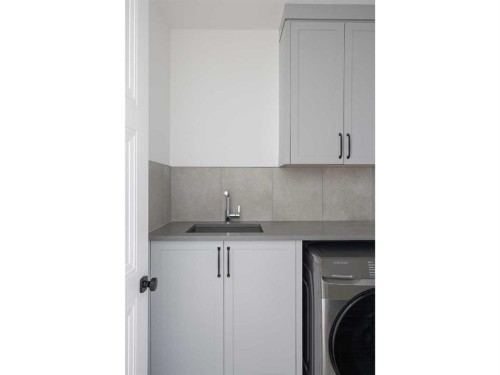 2028 41 Avenue Sw, Calgary, AB - Indoor Photo Showing Laundry Room