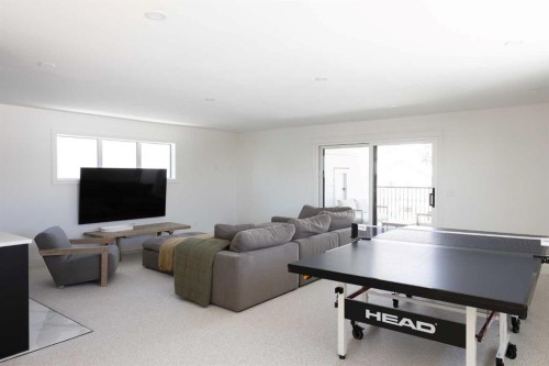 2028 41 Avenue Sw, Calgary, AB - Indoor Photo Showing Living Room
