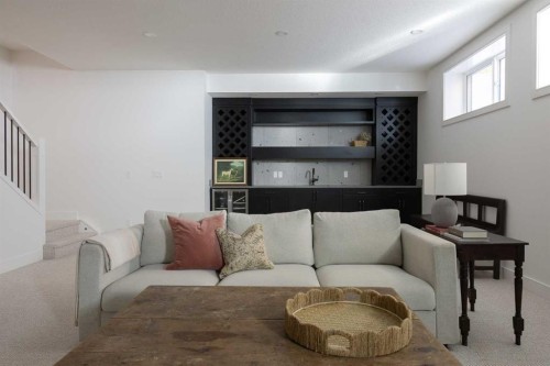 2028 41 Avenue Sw, Calgary, AB - Indoor Photo Showing Living Room