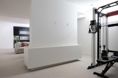 2028 41 Avenue Sw, Calgary, AB - Indoor Photo Showing Gym Room