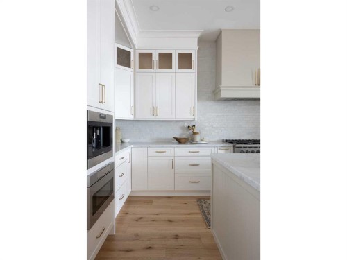 2028 41 Avenue Sw, Calgary, AB - Indoor Photo Showing Kitchen