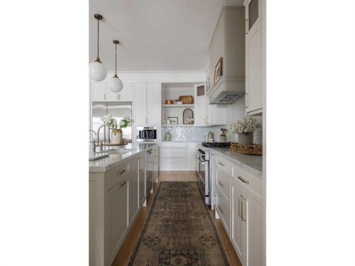 2028 41 Avenue Sw, Calgary, AB - Indoor Photo Showing Kitchen With Upgraded Kitchen