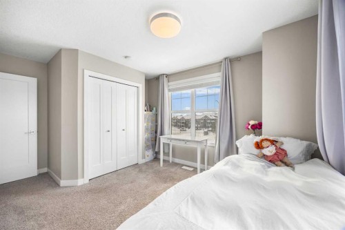 111 Evanscrest Gardens Nw, Calgary, AB - Indoor Photo Showing Bedroom