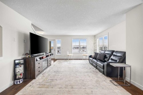 111 Evanscrest Gardens Nw, Calgary, AB - Indoor Photo Showing Living Room