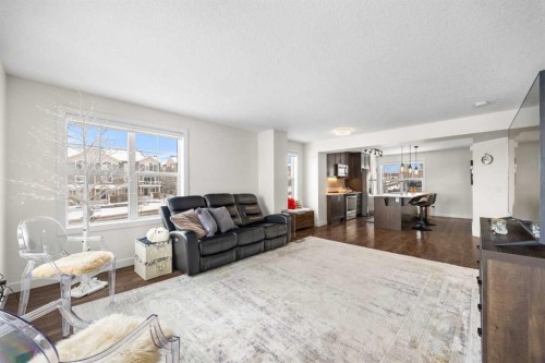 111 Evanscrest Gardens Nw, Calgary, AB - Indoor Photo Showing Living Room