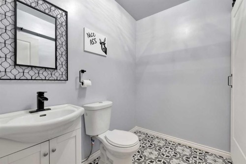 151 Heritage Drive, Cochrane, AB - Indoor Photo Showing Bathroom