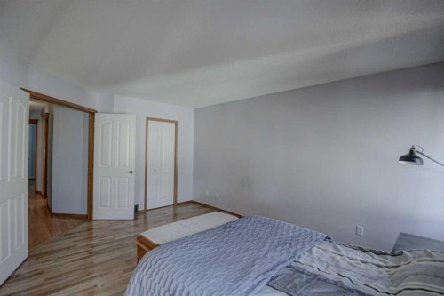 606 Diamond Court Se, Calgary, AB - Indoor Photo Showing Bedroom