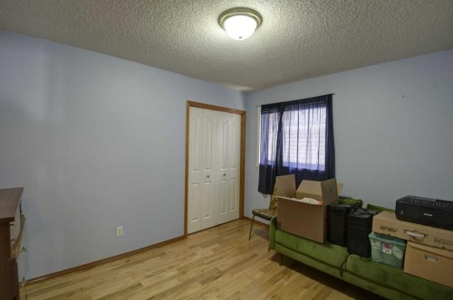 606 Diamond Court Se, Calgary, AB - Indoor