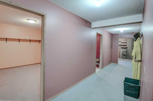606 Diamond Court Se, Calgary, AB - Indoor Photo Showing Other Room