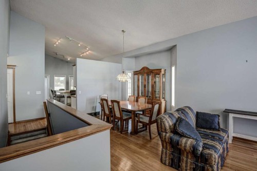 606 Diamond Court Se, Calgary, AB - Indoor