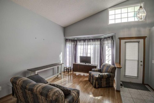 606 Diamond Court Se, Calgary, AB - Indoor