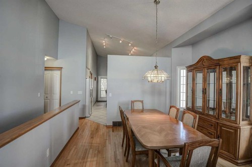 606 Diamond Court Se, Calgary, AB - Indoor Photo Showing Dining Room