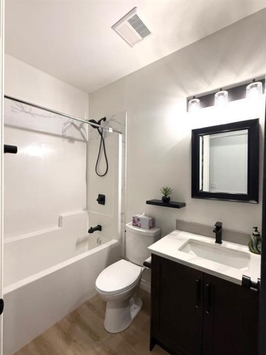 1627 Montrose Terrace Se, High River, AB - Indoor Photo Showing Bathroom