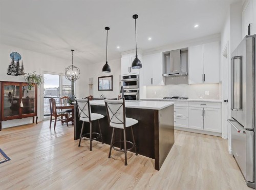 1627 Montrose Terrace Se, High River, AB - Indoor Photo Showing Kitchen With Upgraded Kitchen
