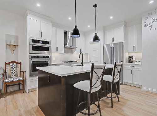 1627 Montrose Terrace Se, High River, AB - Indoor Photo Showing Kitchen With Upgraded Kitchen