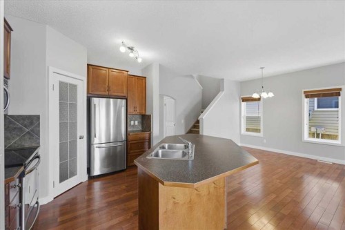 34 Everoak Gardens Sw, Calgary, AB - Indoor Photo Showing Kitchen With Double Sink