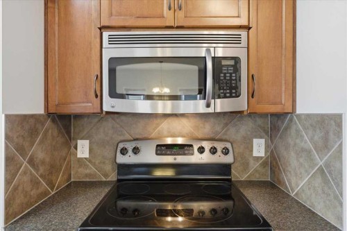 34 Everoak Gardens Sw, Calgary, AB - Indoor Photo Showing Kitchen