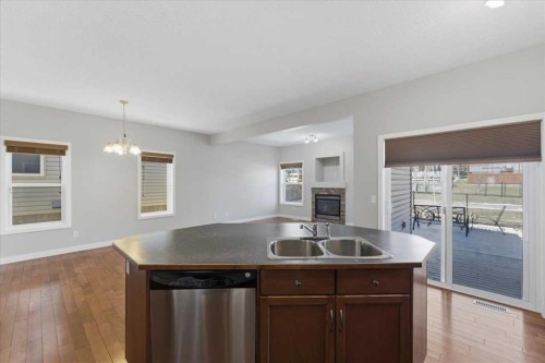 34 Everoak Gardens Sw, Calgary, AB - Indoor Photo Showing Kitchen With Double Sink