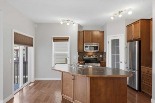 34 Everoak Gardens Sw, Calgary, AB - Indoor Photo Showing Kitchen With Double Sink