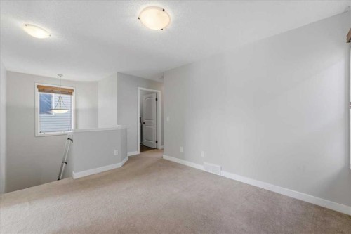 34 Everoak Gardens Sw, Calgary, AB - Indoor Photo Showing Other Room