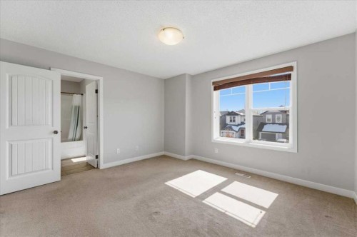 34 Everoak Gardens Sw, Calgary, AB - Indoor Photo Showing Other Room