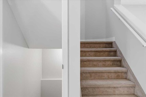 34 Everoak Gardens Sw, Calgary, AB - Indoor Photo Showing Other Room
