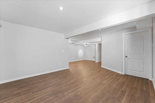 34 Everoak Gardens Sw, Calgary, AB - Indoor Photo Showing Other Room