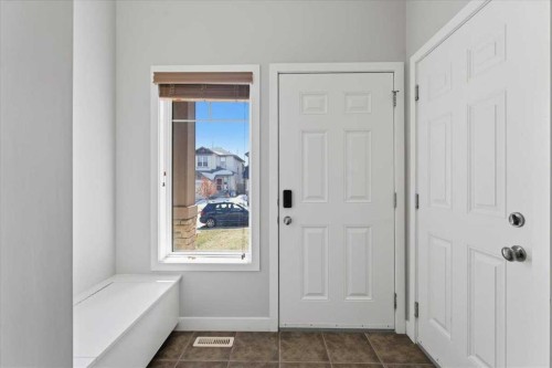 34 Everoak Gardens Sw, Calgary, AB - Indoor Photo Showing Other Room