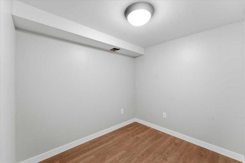 34 Everoak Gardens Sw, Calgary, AB - Indoor Photo Showing Other Room