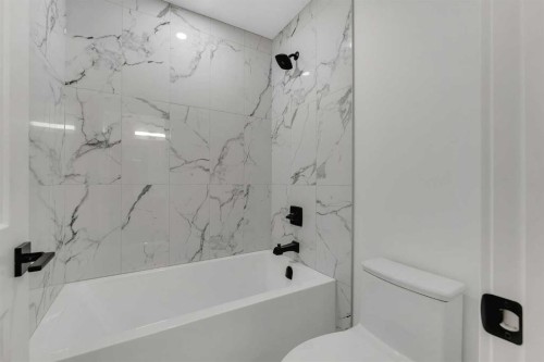 153 Waterford Passage, Chestermere, AB - Indoor Photo Showing Bathroom