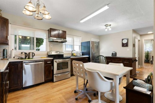 87 Hillgrove Drive Sw, Calgary, AB - Indoor Photo Showing Kitchen