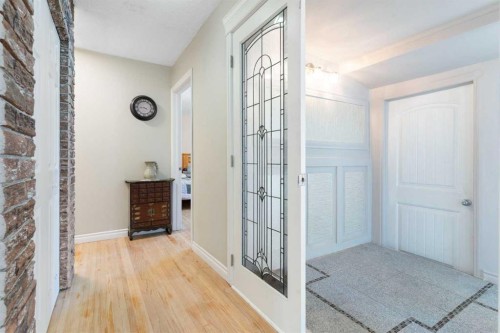 87 Hillgrove Drive Sw, Calgary, AB - Indoor Photo Showing Other Room