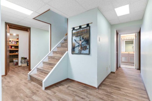 87 Hillgrove Drive Sw, Calgary, AB - Indoor Photo Showing Other Room