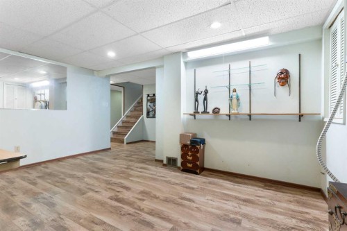 87 Hillgrove Drive Sw, Calgary, AB - Indoor