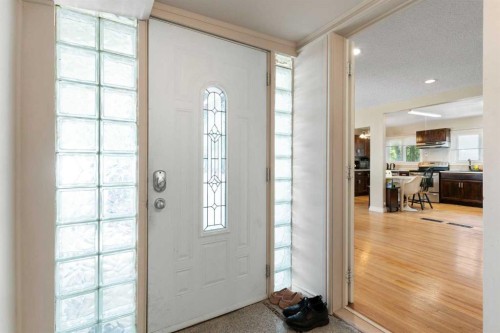 87 Hillgrove Drive Sw, Calgary, AB - Indoor Photo Showing Other Room