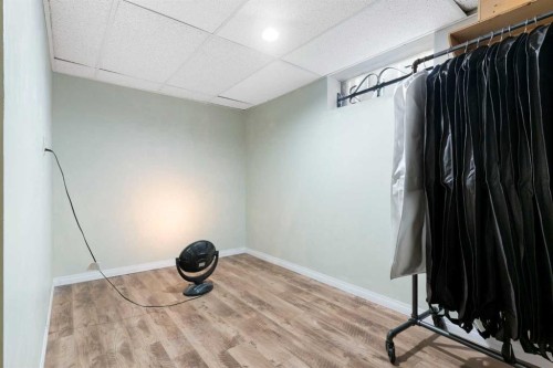 87 Hillgrove Drive Sw, Calgary, AB - Indoor With Storage