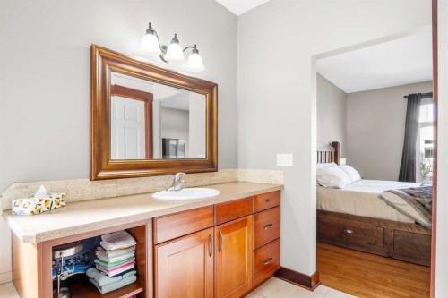 5939 Park Meadows Crescent, Olds, AB - Indoor Photo Showing Bathroom