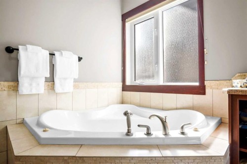 5939 Park Meadows Crescent, Olds, AB - Indoor Photo Showing Bathroom