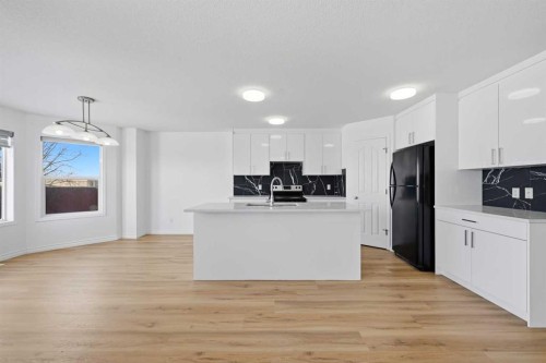 165 Saddlecrest Way Ne, Calgary, AB - Indoor Photo Showing Kitchen