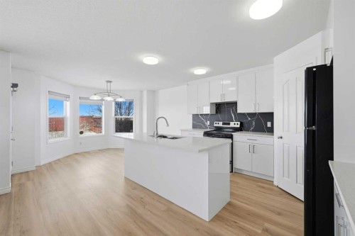 165 Saddlecrest Way Ne, Calgary, AB - Indoor Photo Showing Kitchen