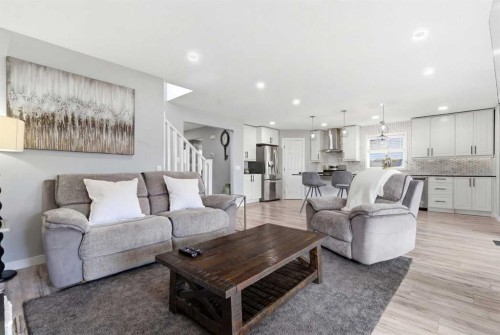 23 Prestwick Green Se, Calgary, AB - Indoor Photo Showing Living Room