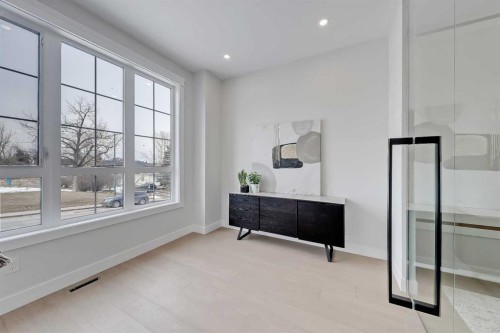 2021 26 Avenue Sw, Calgary, AB - Indoor Photo Showing Other Room