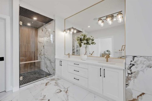 2021 26 Avenue Sw, Calgary, AB - Indoor Photo Showing Bathroom