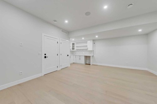 2021 26 Avenue Sw, Calgary, AB - Indoor Photo Showing Other Room