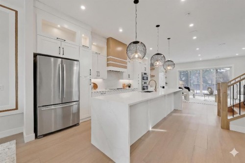 2021 26 Avenue Sw, Calgary, AB - Indoor Photo Showing Kitchen With Upgraded Kitchen